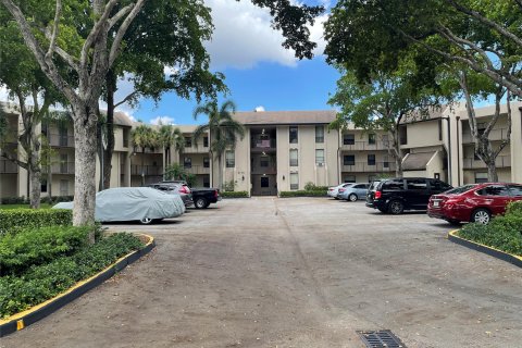 Condo in Tamarac, Florida, 2 bedrooms  № 652594 - photo 6