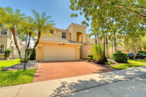 House in Miramar, Florida 5 bedrooms, 336.77 sq.m. № 1380106 - photo 1