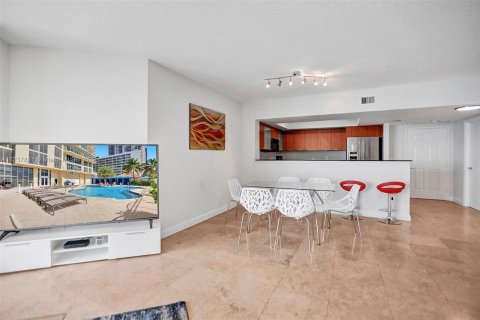 Condominio en venta en Sunny Isles Beach, Florida, 1 dormitorio, 92.9 m2 № 24611 - foto 12