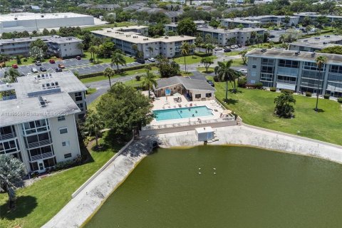Condominio en venta en Lake Worth, Florida, 2 dormitorios, 100.33 m2 № 855428 - foto 1