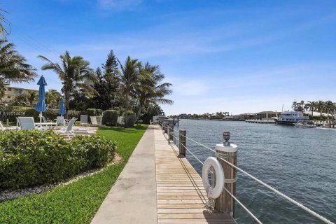 Copropriété à vendre à Hillsboro Beach, Floride: 1 chambre, 78.97 m2 № 1186236 - photo 1