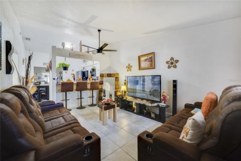 Duplex à vendre à Orlando, Floride: 4 chambres, 151.99 m2 № 1395611 - photo 16