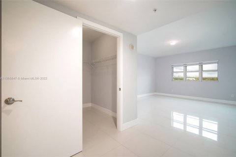 Condominio en venta en North Miami, Florida, 3 dormitorios, 167.32 m2 № 72687 - foto 22