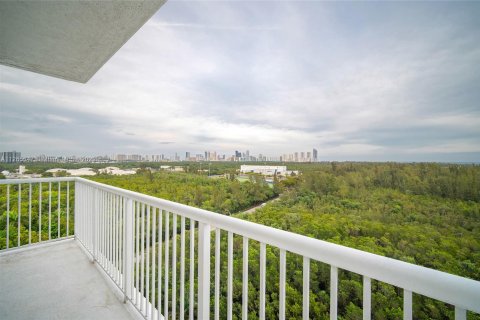 Condominio en venta en North Miami, Florida, 3 dormitorios, 167.32 m2 № 72687 - foto 11