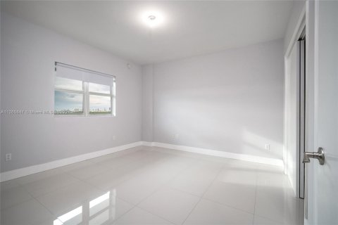 Condominio en venta en North Miami, Florida, 3 dormitorios, 167.32 m2 № 72687 - foto 29