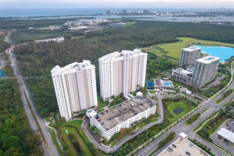 Condominio en venta en North Miami, Florida, 3 dormitorios, 167.32 m2 № 72687 - foto 2