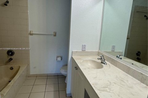 Townhouse in Miami Gardens, Florida 2 bedrooms, 105.91 sq.m. № 1151125 - photo 8