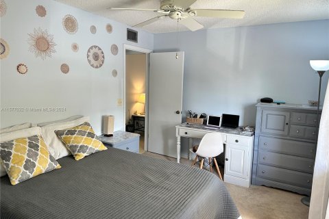 Condo in Greenacres, Florida, 2 bedrooms  № 1151047 - photo 22