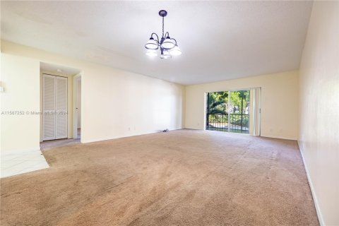 Condominio en venta en Lauderhill, Florida, 1 dormitorio, 80.82 m2 № 1175934 - foto 5