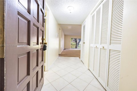 Condominio en venta en Lauderhill, Florida, 1 dormitorio, 80.82 m2 № 1175934 - foto 17