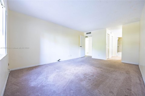 Condominio en venta en Lauderhill, Florida, 1 dormitorio, 80.82 m2 № 1175934 - foto 6