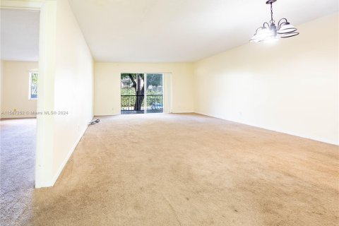 Condominio en venta en Lauderhill, Florida, 1 dormitorio, 80.82 m2 № 1175934 - foto 4