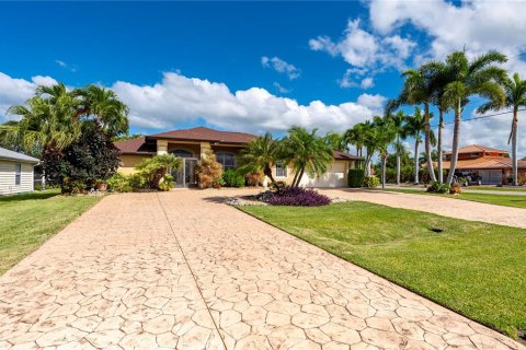 Villa ou maison à vendre à Punta Gorda, Floride: 3 chambres, 232.63 m2 № 1091025 - photo 3