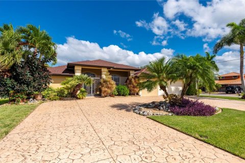 Villa ou maison à vendre à Punta Gorda, Floride: 3 chambres, 232.63 m2 № 1091025 - photo 4
