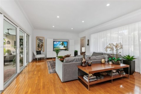 Casa en venta en Miami, Florida, 3 dormitorios, 183.11 m2 № 1309142 - foto 11