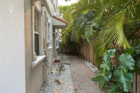 Adosado en venta en Fort Lauderdale, Florida, 3 dormitorios, 228.17 m2 № 684181 - foto 3