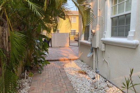 Townhouse in Fort Lauderdale, Florida 3 bedrooms, 228.17 sq.m. № 684181 - photo 2