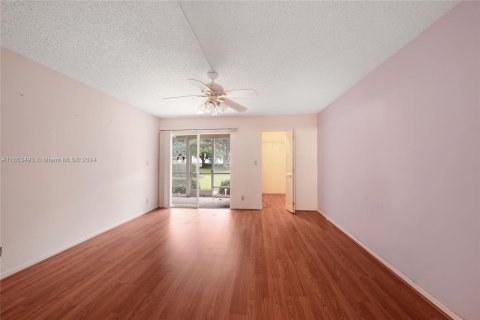 Copropriété à vendre à Coconut Creek, Floride: 2 chambres, 107.4 m2 № 1347865 - photo 12