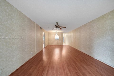 Condo in Coconut Creek, Florida, 2 bedrooms  № 1347865 - photo 10