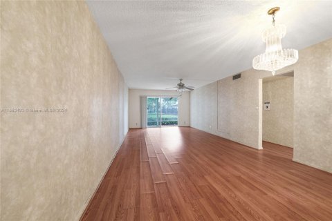 Condo in Coconut Creek, Florida, 2 bedrooms  № 1347865 - photo 11