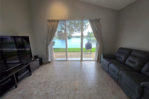 Casa en venta en Miramar, Florida, 4 dormitorios, 225.38 m2 № 1347831 - foto 14