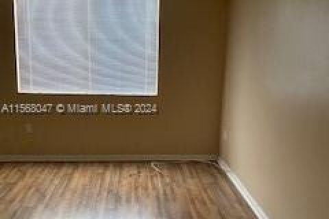 Condo in Coconut Creek, Florida, 2 bedrooms  № 1128482 - photo 13