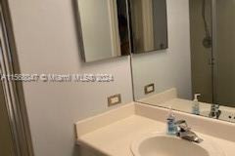 Condo in Coconut Creek, Florida, 2 bedrooms  № 1128482 - photo 12