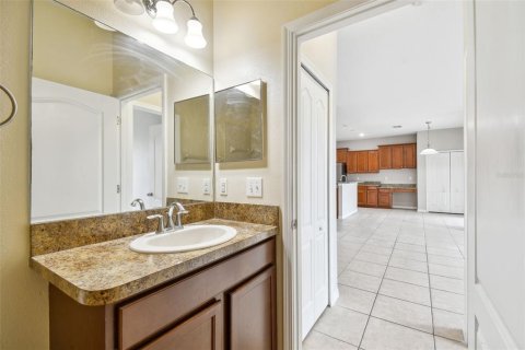 Casa en venta en Tampa, Florida, 5 dormitorios, 305.18 m2 № 1341488 - foto 27