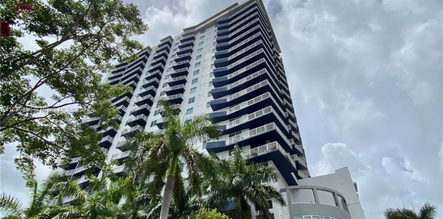 Condominio en Miami, Florida, 2 dormitorios  № 1291726