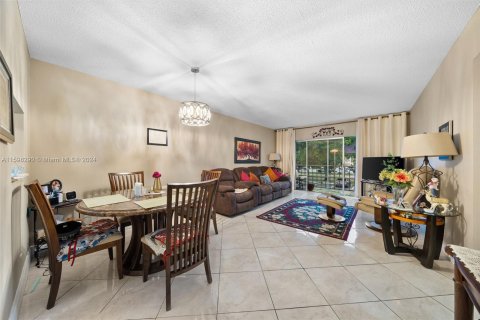 Condo in Hollywood, Florida, 2 bedrooms  № 1220800 - photo 5