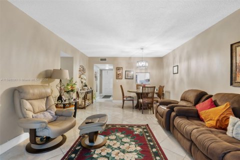 Copropriété à vendre à Hollywood, Floride: 2 chambres, 83.52 m2 № 1220800 - photo 7