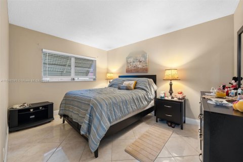 Condo in Hollywood, Florida, 2 bedrooms  № 1220800 - photo 11