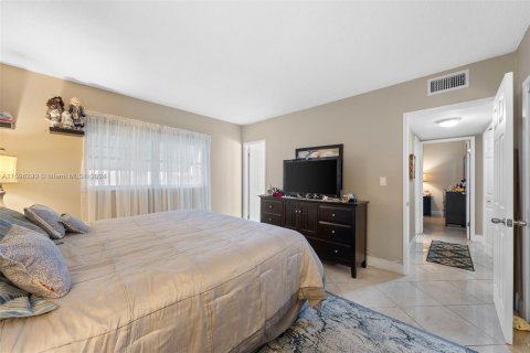 Condo in Hollywood, Florida, 2 bedrooms  № 1220800 - photo 9