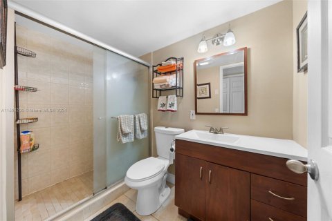 Condo in Hollywood, Florida, 2 bedrooms  № 1220800 - photo 12