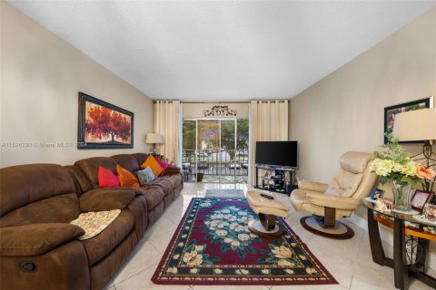 Copropriété à vendre à Hollywood, Floride: 2 chambres, 83.52 m2 № 1220800 - photo 6