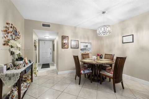 Copropriété à vendre à Hollywood, Floride: 2 chambres, 83.52 m2 № 1220800 - photo 4