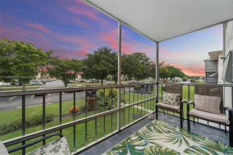 Copropriété à vendre à Hollywood, Floride: 2 chambres, 83.52 m2 № 1220800 - photo 18