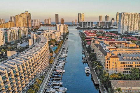 Condo in Aventura, Florida, 3 bedrooms  № 1220845 - photo 1