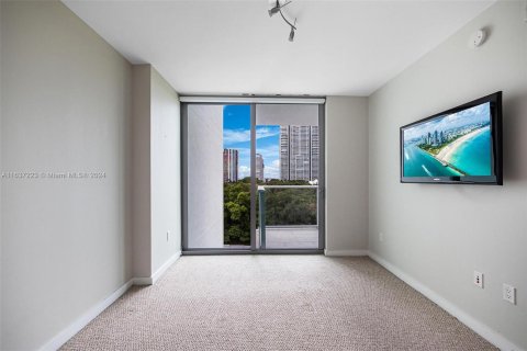 Condo in Miami, Florida, 1 bedroom  № 1309145 - photo 10