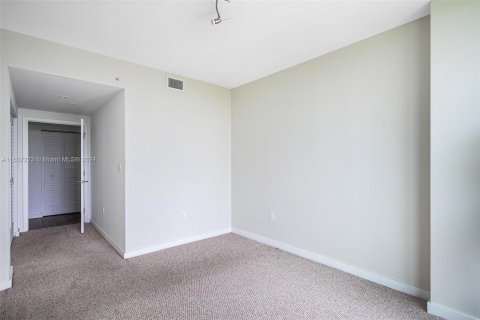 Condo in Miami, Florida, 1 bedroom  № 1309145 - photo 11