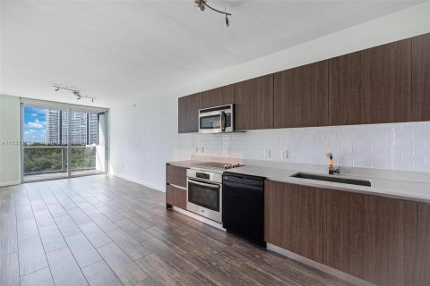 Condo in Miami, Florida, 1 bedroom  № 1309145 - photo 2