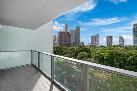 Condo in Miami, Florida, 1 bedroom  № 1309145 - photo 1