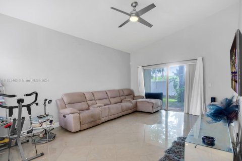 House in Coconut Creek, Florida 3 bedrooms, 140 sq.m. № 1306389 - photo 6