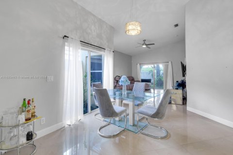 Casa en venta en Coconut Creek, Florida, 3 dormitorios, 140 m2 № 1306389 - foto 10