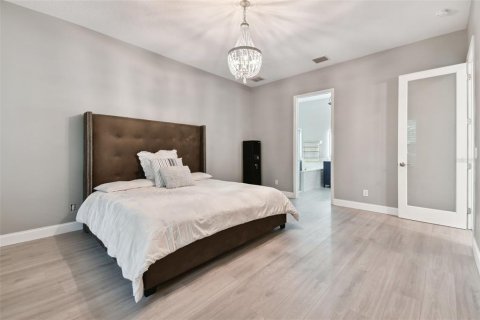 Casa en venta en Tampa, Florida, 6 dormitorios, 322.65 m2 № 1259129 - foto 30