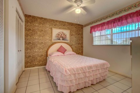 Купить кондоминиум в Маргит, Флорида 2 спальни, 86.4м2, № 1099068 - фото 12