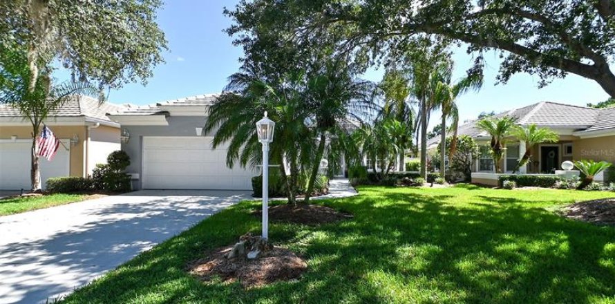 House in University Park, Florida 2 bedrooms, 170.1 sq.m. № 220415