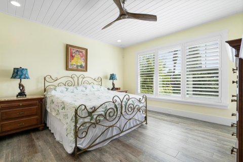 House in Hutchinson Island South, Florida 4 bedrooms, 185.8 sq.m. № 1129318 - photo 25