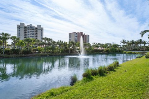 House in Hutchinson Island South, Florida 4 bedrooms, 185.8 sq.m. № 1129318 - photo 8