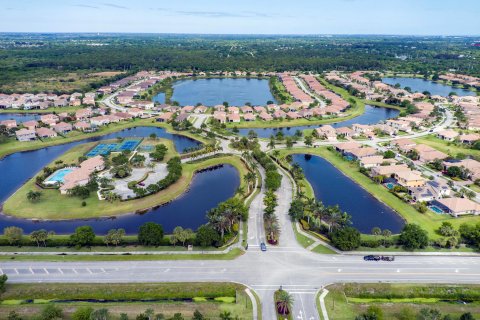 House in Vero Beach, Florida 4 bedrooms, 309.74 sq.m. № 1180210 - photo 10